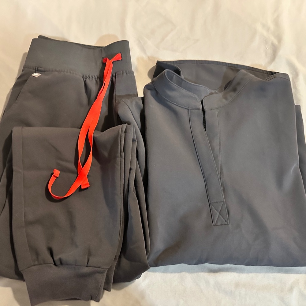 FIGS Charcoal Scrub Set | Rafaela Top + Zamora HW Jogger | Size L | EUC | PO 531